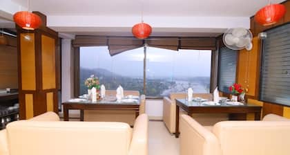 Hotel Ganesha Inn Ganga View