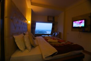 Executive Room, 1 Double Bed | Premium bedding, memory-foam beds, blackout curtains, iron/ironing board - Hotel Ganesha Inn Ganga View (Narendranagar)