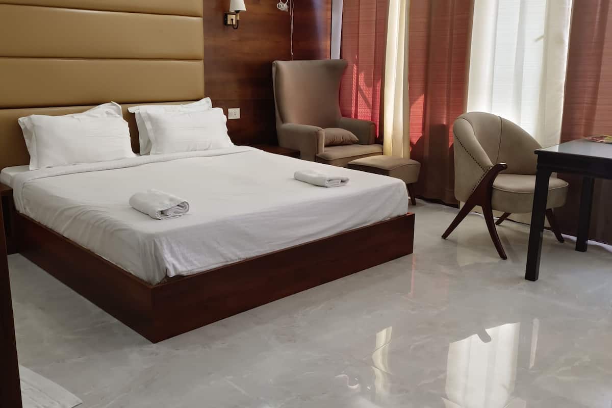 executive room, 1 double bed | premium bedding, memory-foam beds, blackout curtains, iron/ironing board