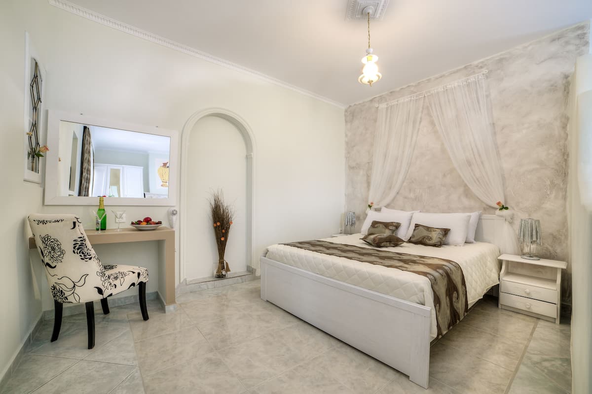 Luxury Suite, Sea View | In-room safe, blackout drapes, soundproofing, iron/ironing board