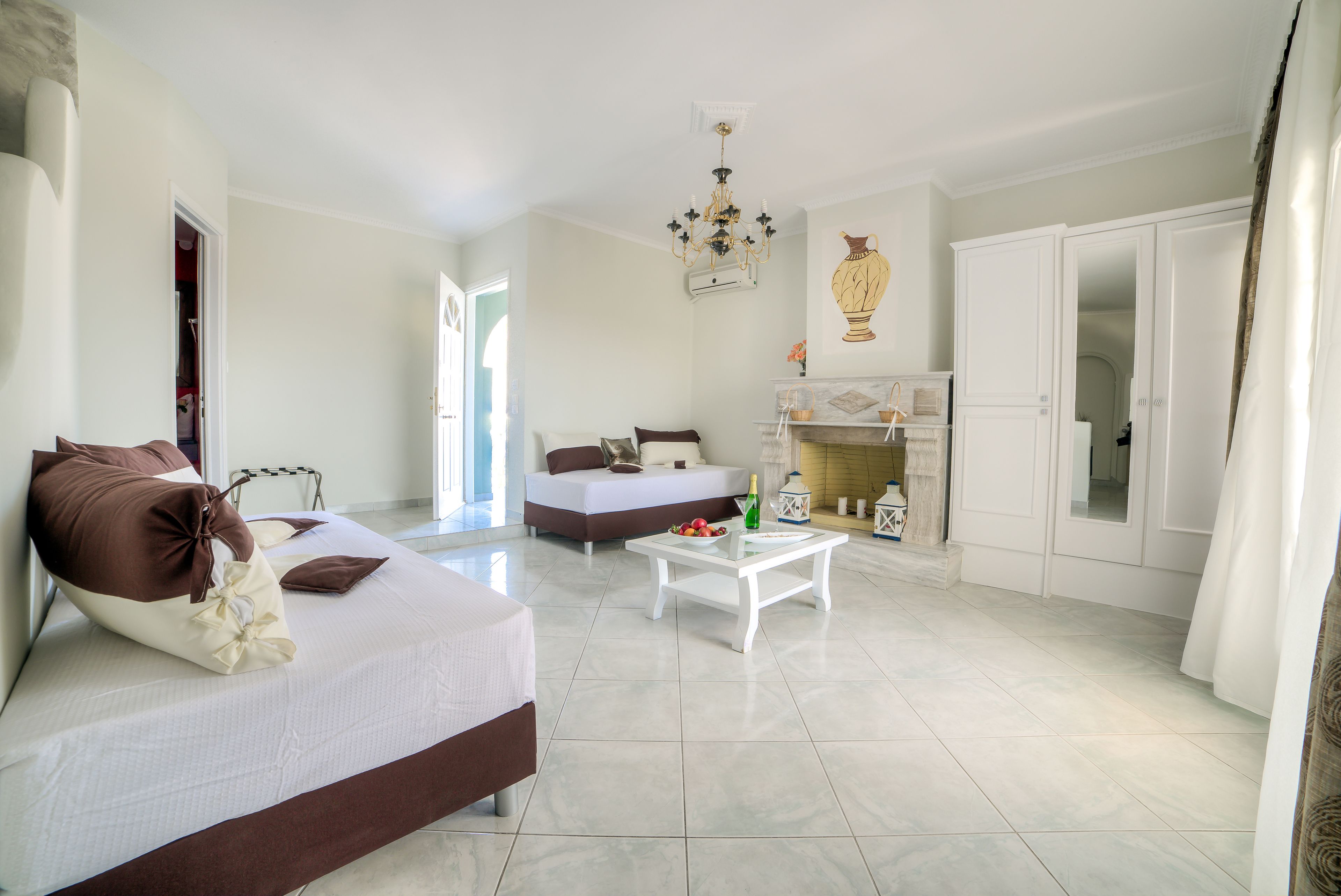 Photo - Pantheon Hotel