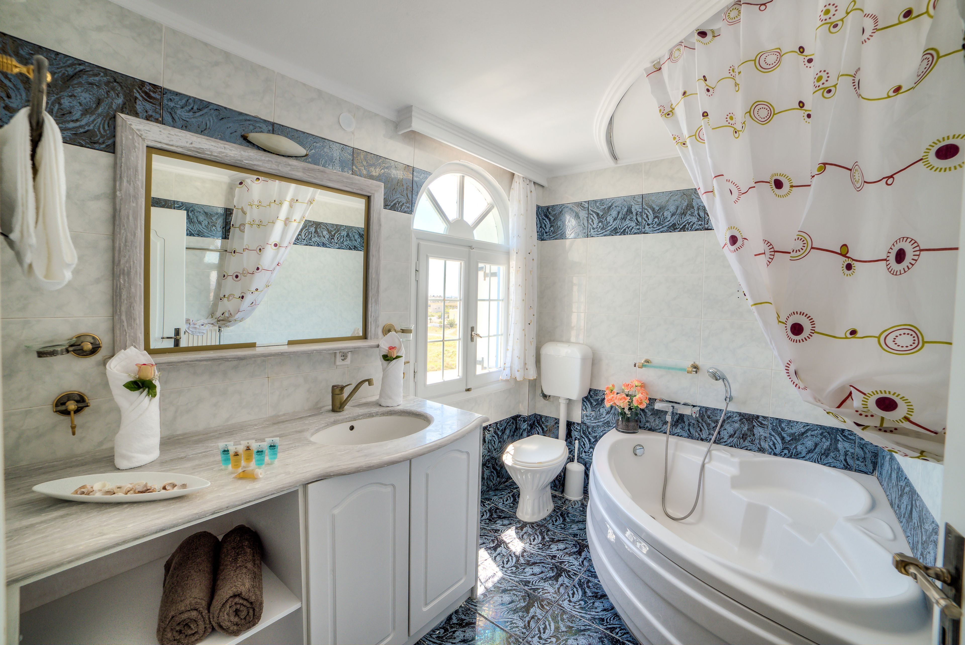 Photo - Pantheon Hotel