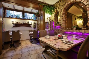 Continental breakfast on weekdays (EUR 10 per person) - Hotel Müller (Cologne)