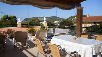 Apartment | Terrace/patio