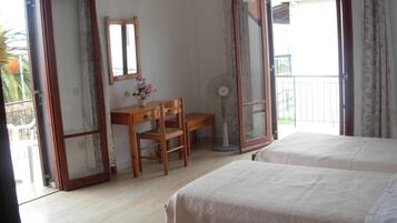 1 Schlafzimmer, Bettwäsche aus ägyptischer Baumwolle, Schreibtisch