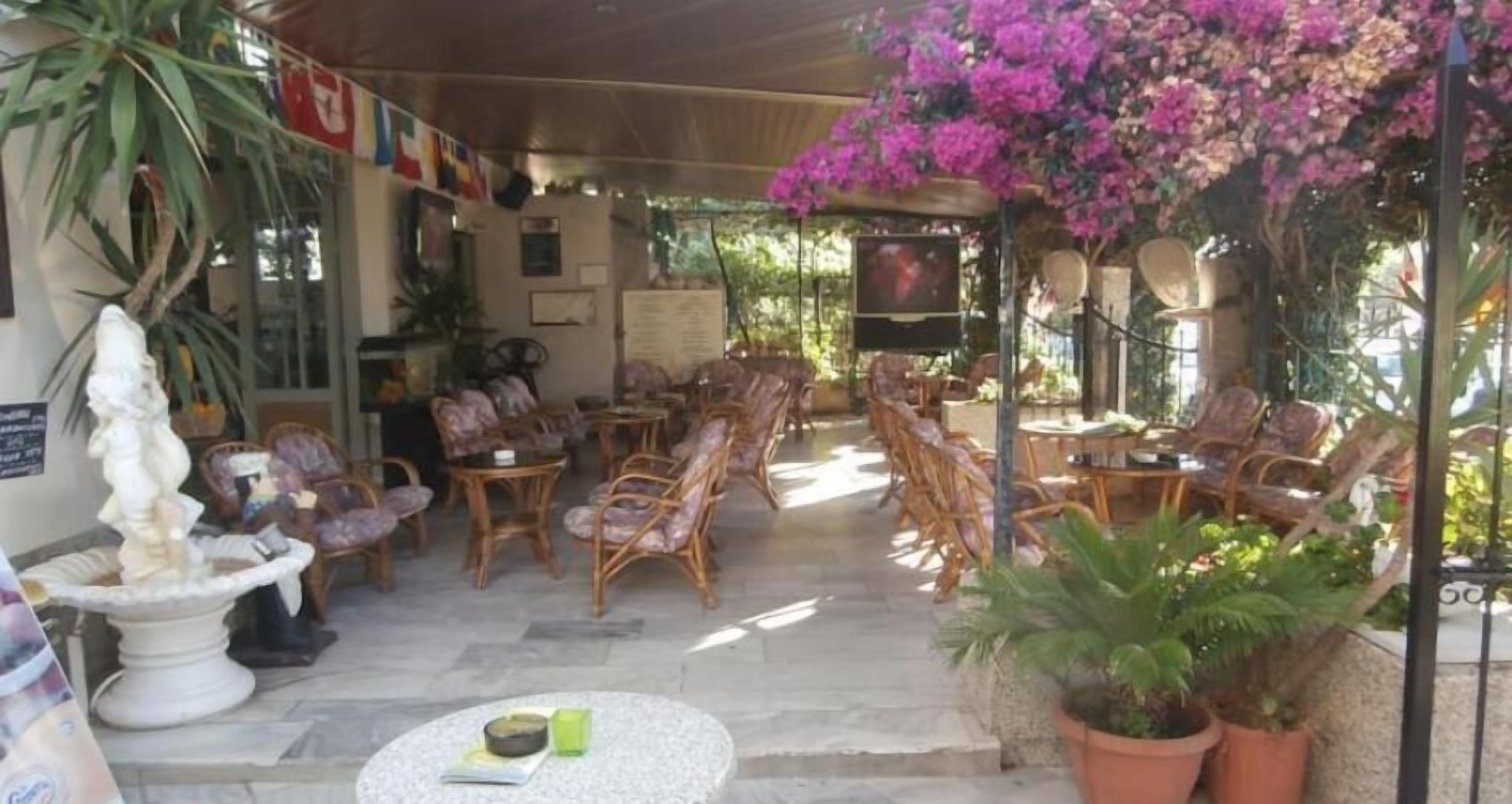 Photo - Harry's Bar & Apartments 1