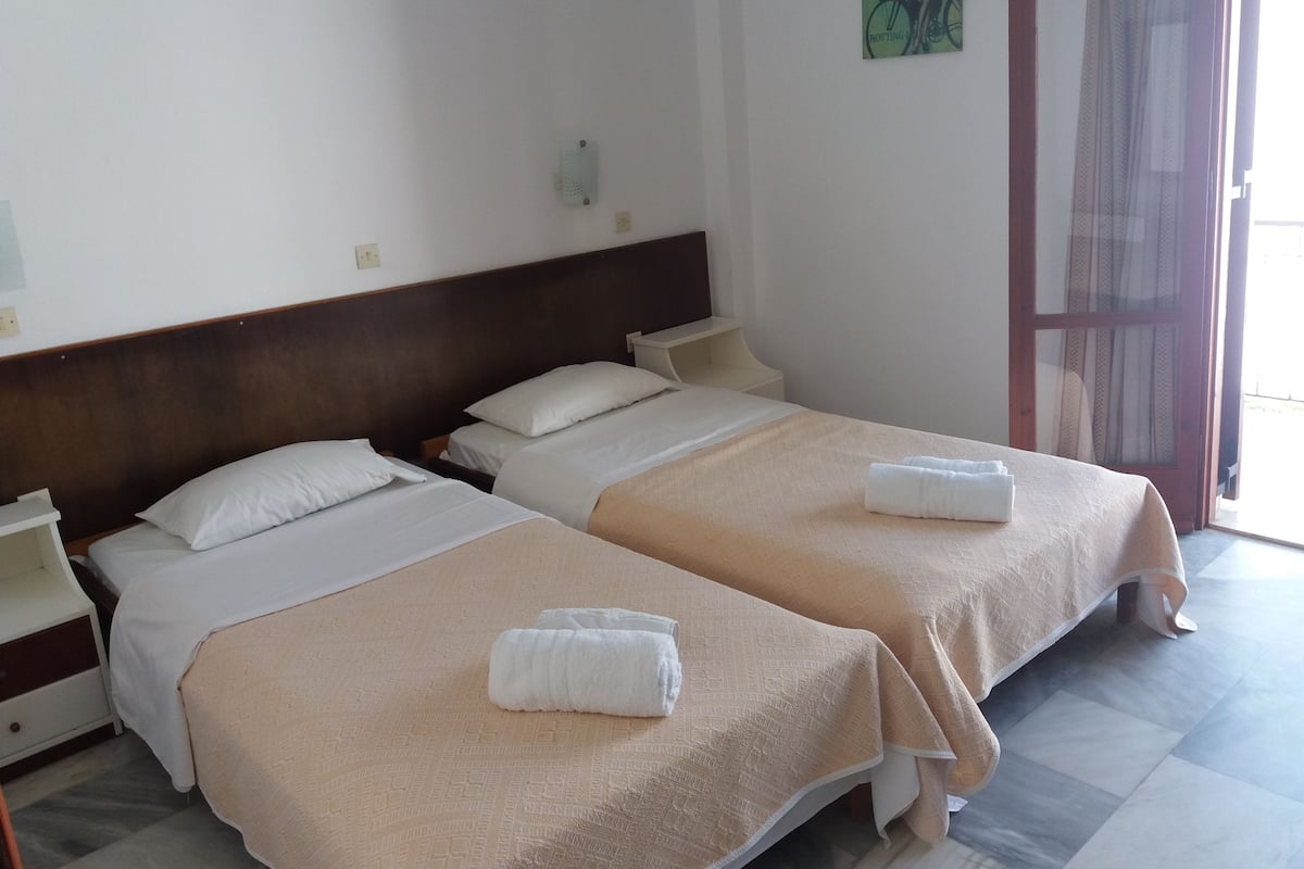 1 bedroom, Egyptian cotton sheets, desk, iron/ironing board
