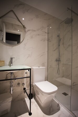 Superior-Doppelzimmer | Badezimmer | Haartrockner, Handtücher