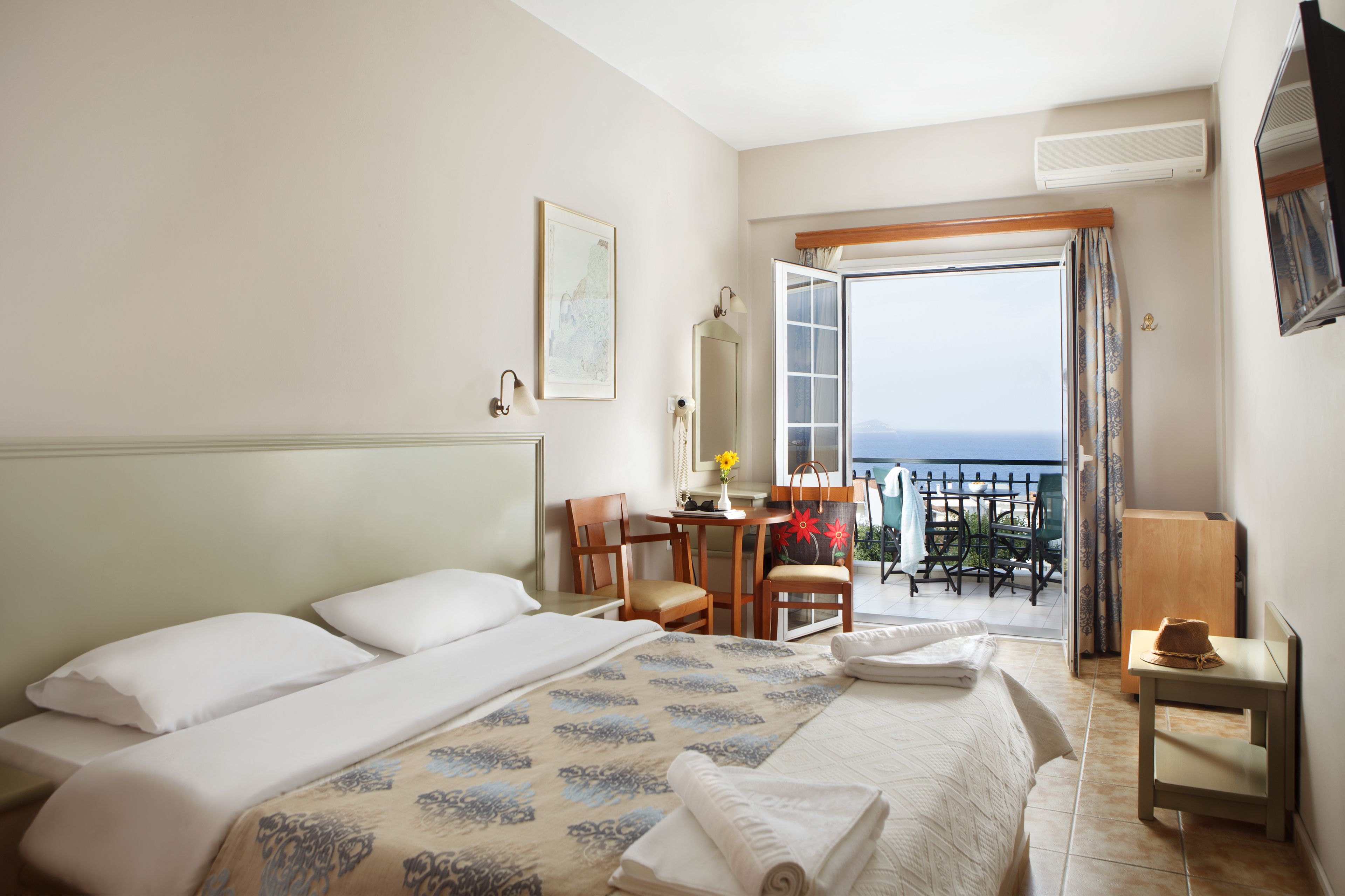 in-room safe, individually decorated, individually furnished, desk