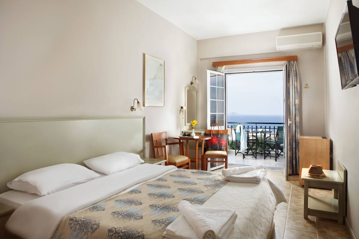 in-room safe, individually decorated, individually furnished, desk