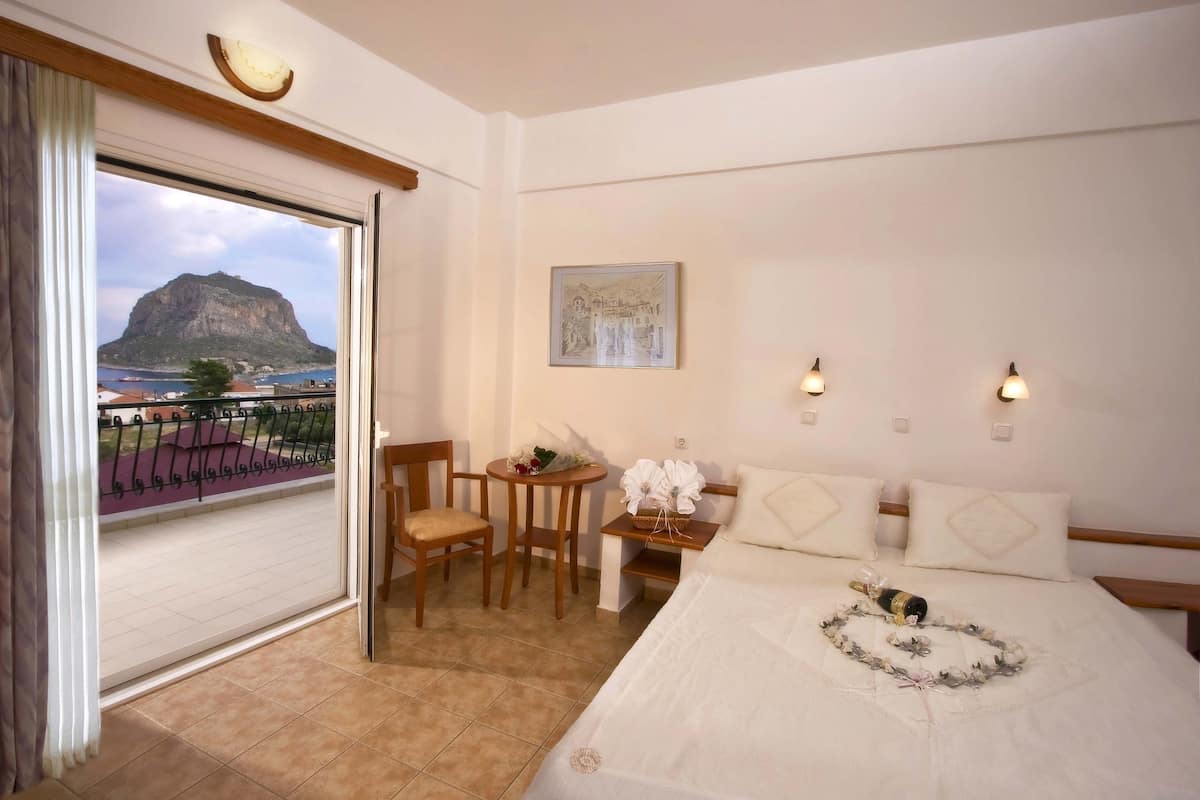 in-room safe, individually decorated, individually furnished, desk