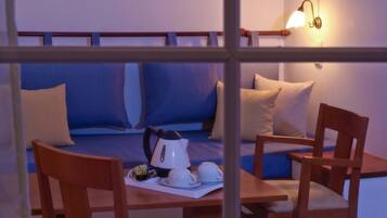 Suite Meerblick for 2 people | Wohnbereich | Fernseher