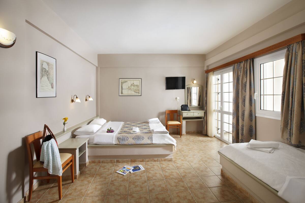 in-room safe, individually decorated, individually furnished, desk