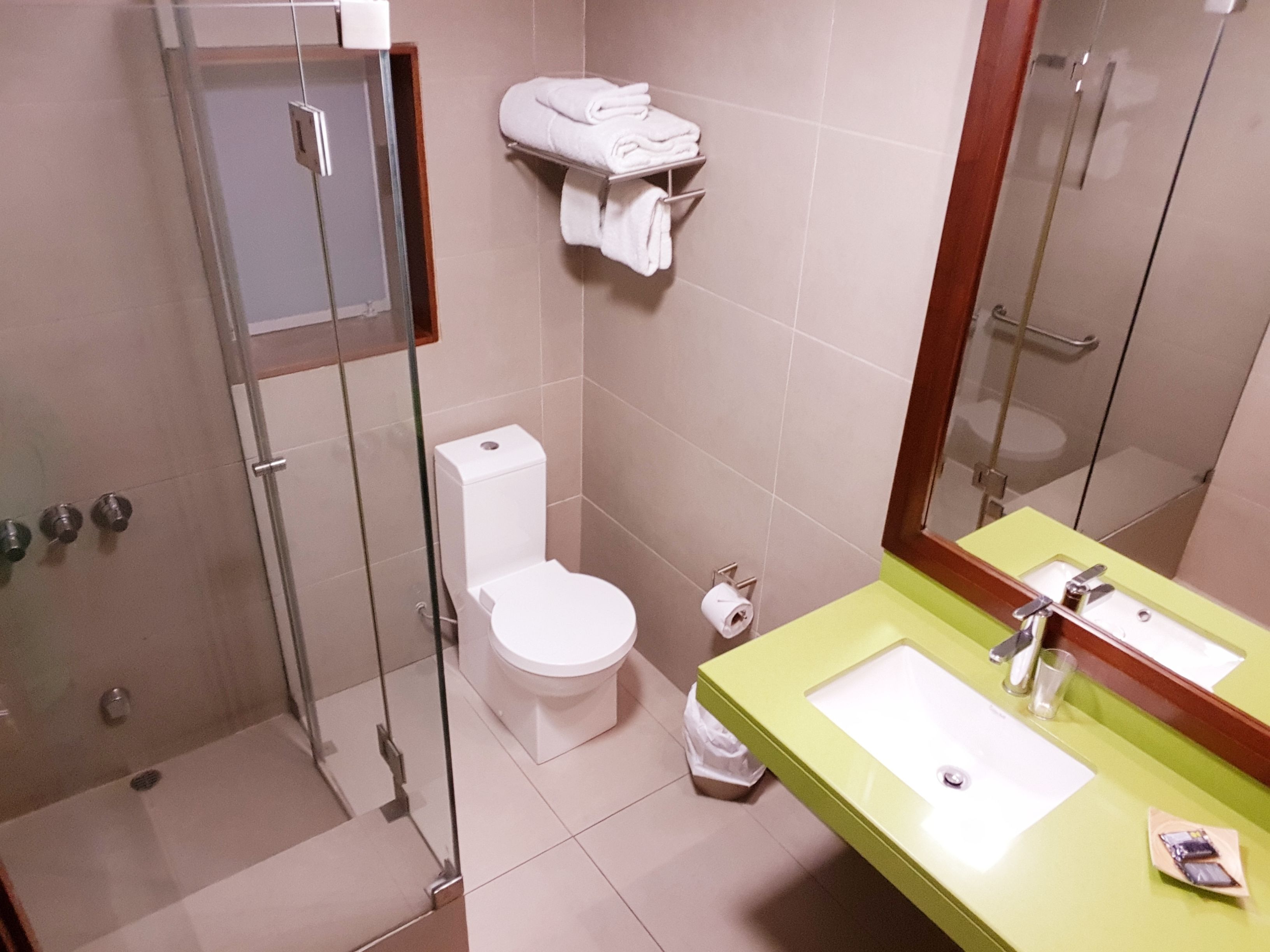 shower, rainfall showerhead, free toiletries, hair dryer