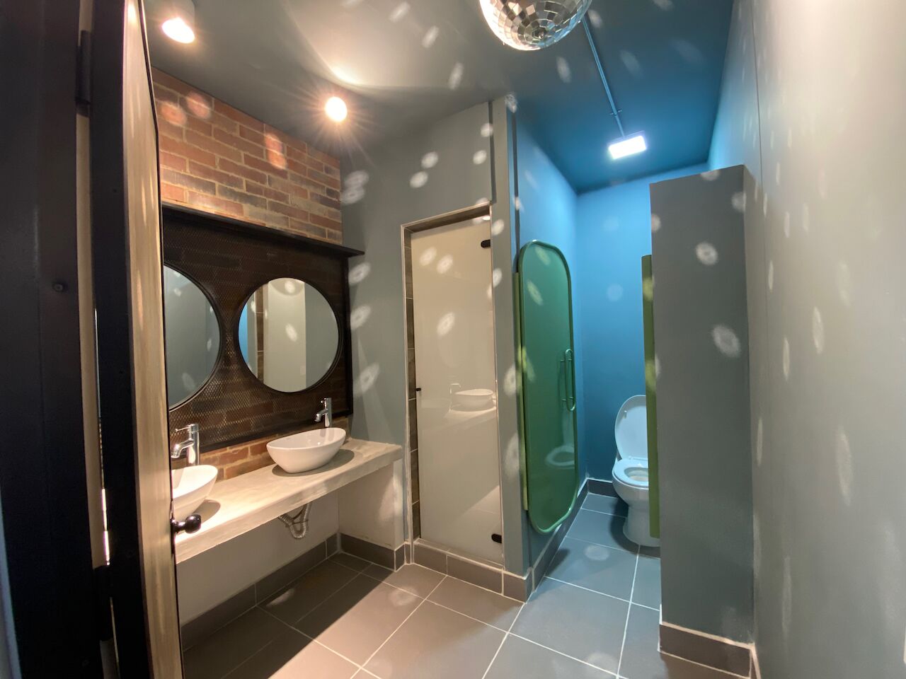 superior apartment | bathroom | shower, rainfall showerhead, towels