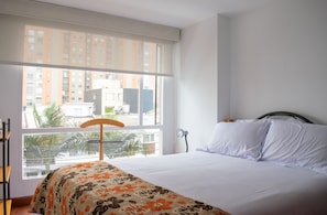 Muebles diferentes, espacio para trabajar con laptop y wifi gratis