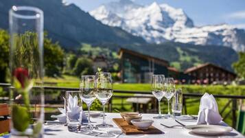 Lunch, dinner served; local cuisine, alfresco dining