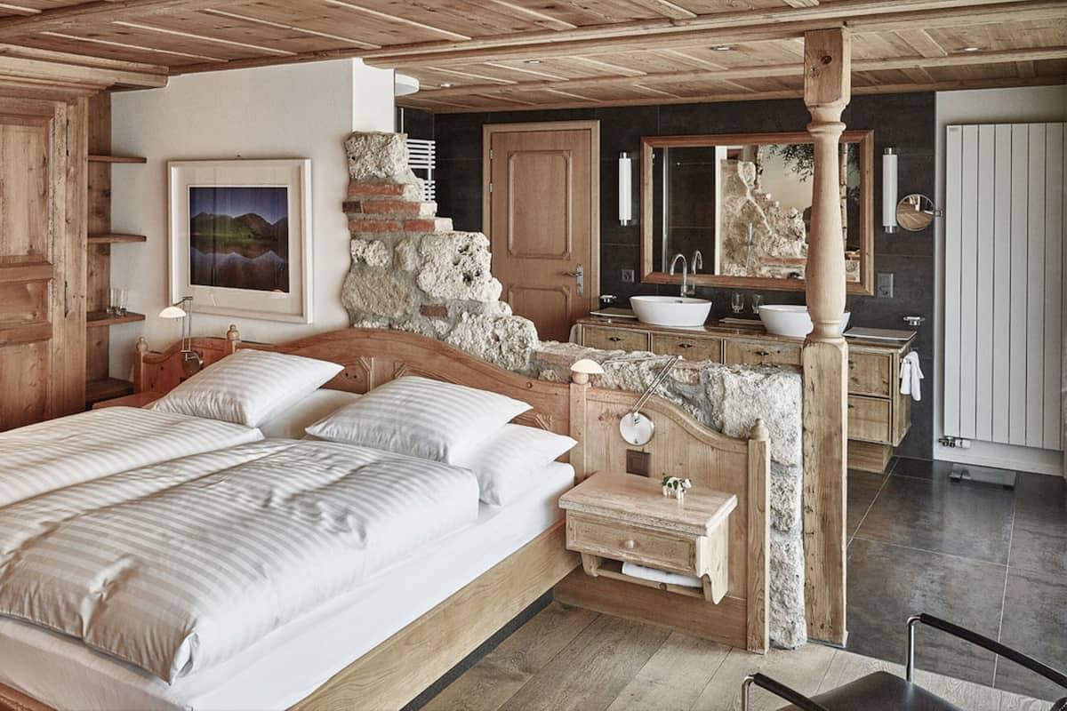 Deluxe suite, balkon, uitzicht op bergen | 2 slaapkamers, hypoallergeen beddengoed, donzen dekbedden