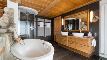 Deluxe Junior Suite mit Balkon und Panoramablick | Badezimmer