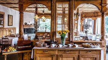 TĂ€gliches inbegriffenes FrĂŒhstĂŒcksbuffet