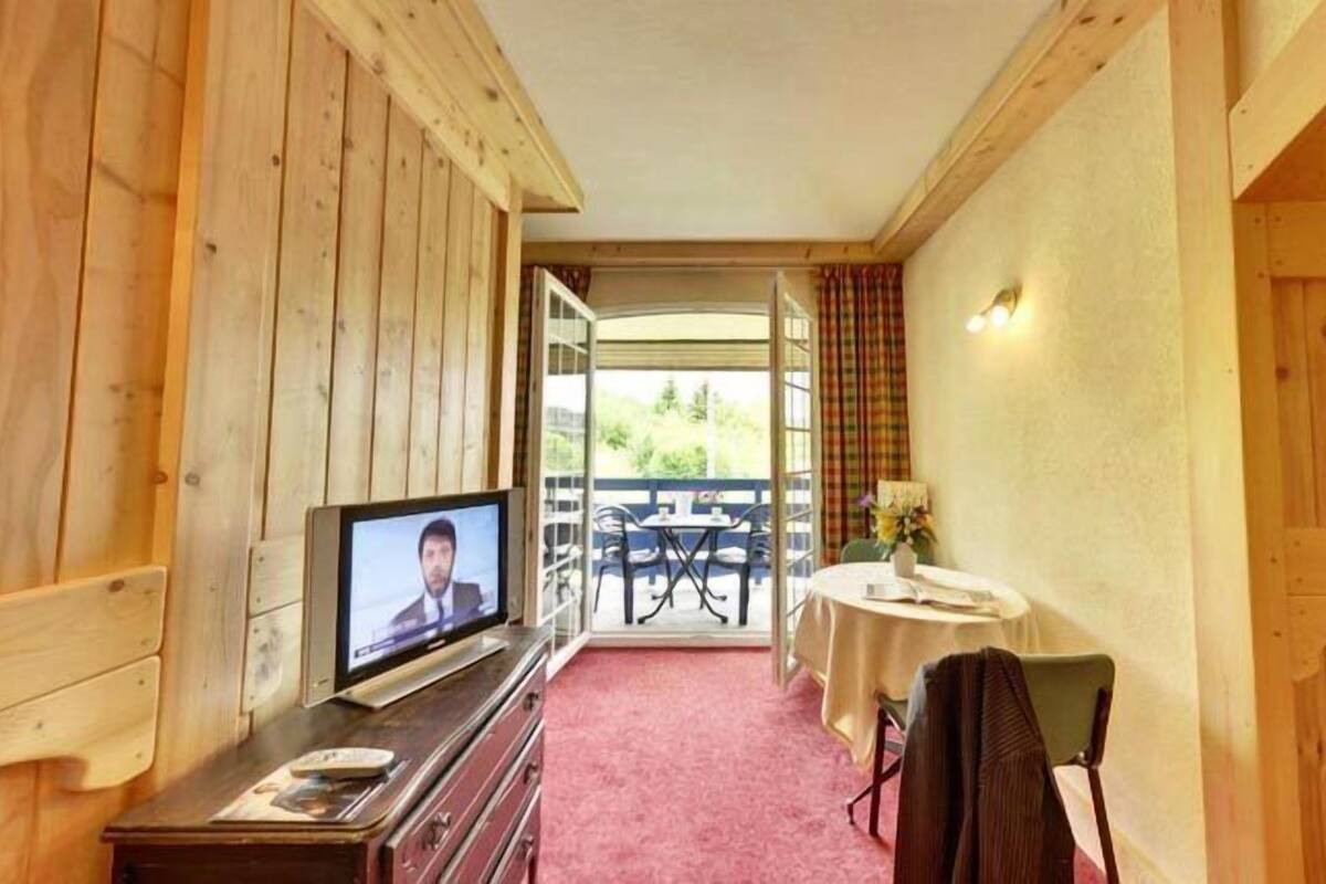 Soundproofing, free WiFi