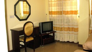 Desk, iron/ironing board (on request), WiFi (surcharge) - Joshmal Hotels (Arusha)