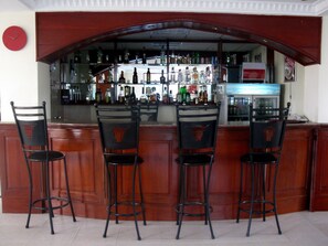 Bar (on property) - Joshmal Hotels (Arusha)