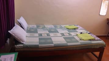 Standard Room | Desk, free WiFi