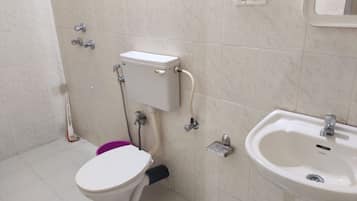 Deluxe Room, 1 Double Bed (No AC) | Bathroom | Shower, towels