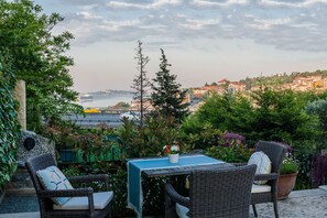 Breakfast, lunch, dinner served; Turkish cuisine, ocean views