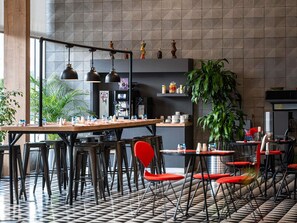 Serveert lunch en diner