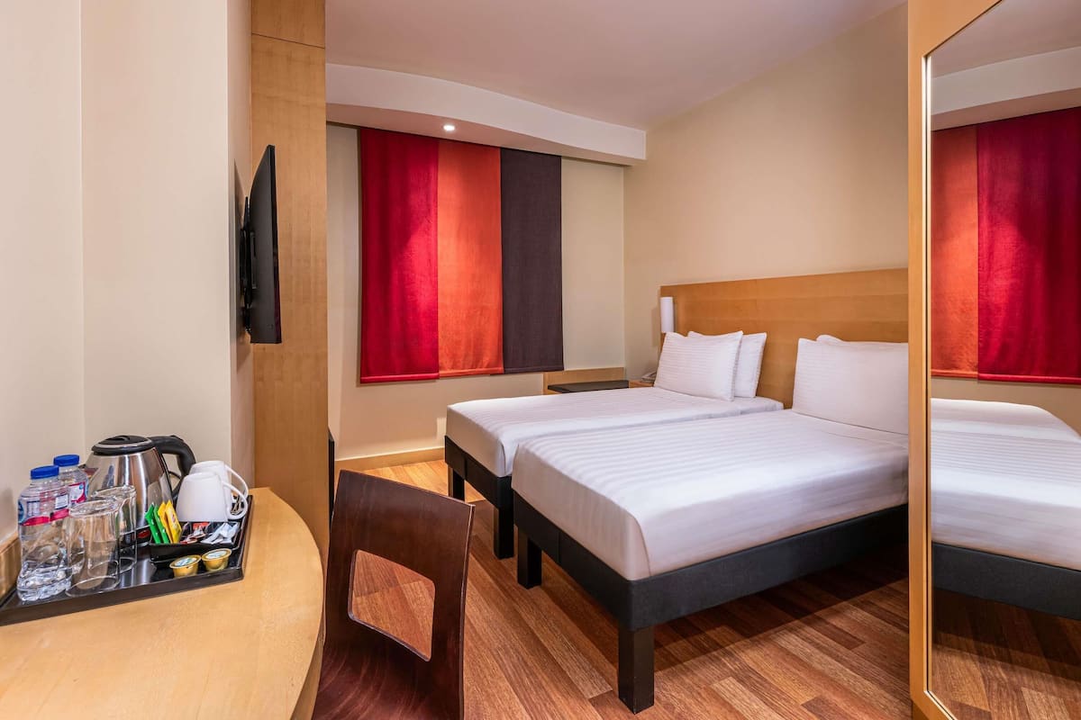 客房, 2 張單人床 | 高級寢具、迷你吧、房內夾萬、書桌