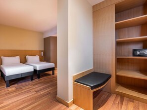 Room, 2 Twin Beds | Premium bedding, minibar, in-room safe, desk