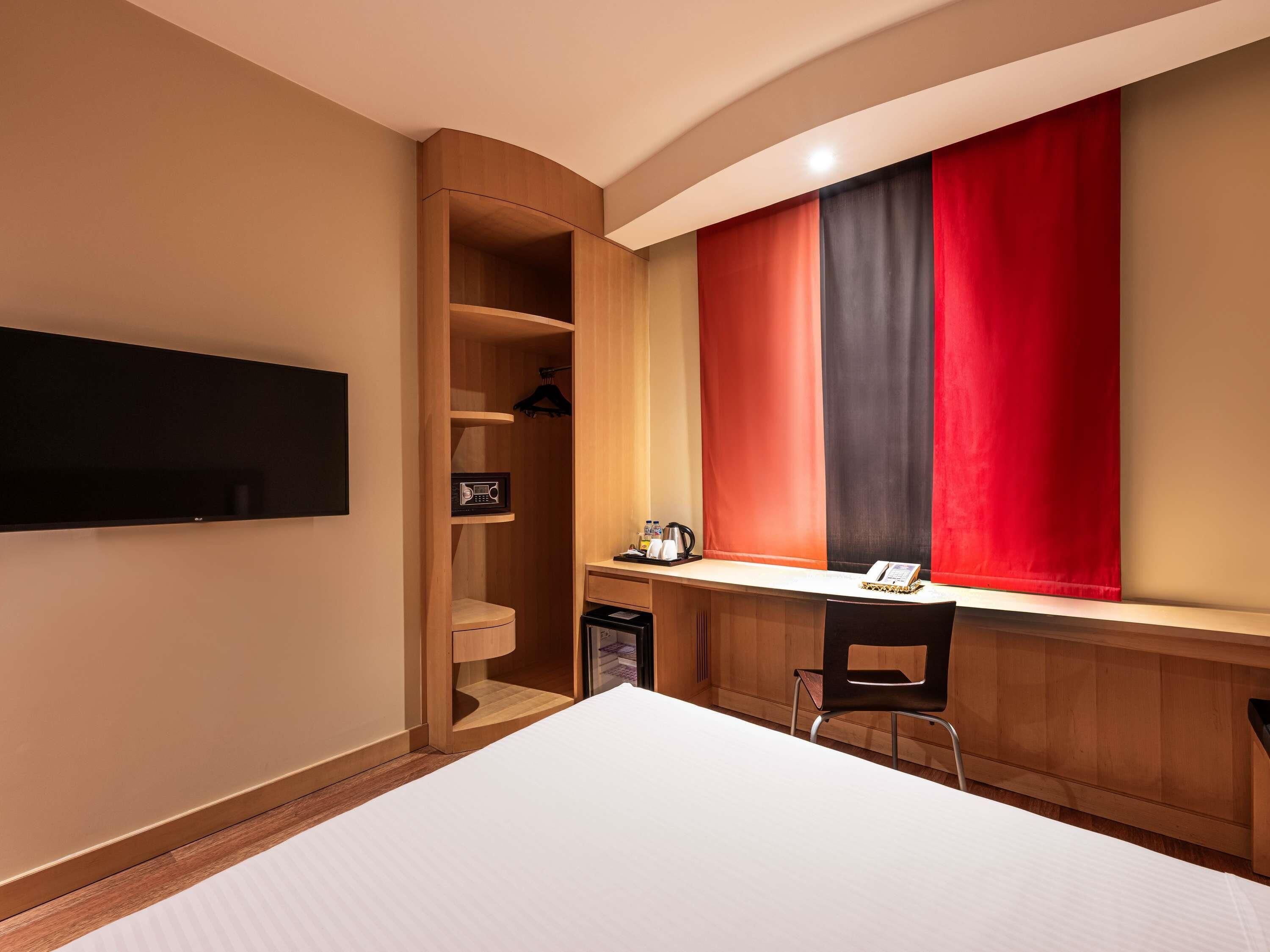 Double Room, 1 Double Bed | Premium bedding, minibar, in-room safe, desk