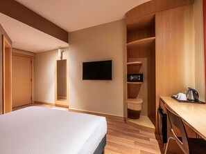 Luxe beddengoed, een minibar, een kluis op de kamer, een bureau