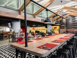 Lunsj og middag serveres