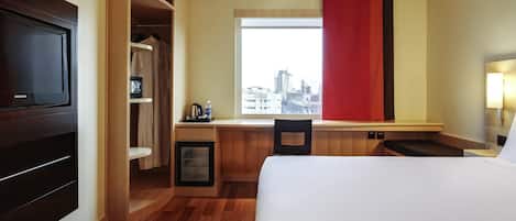 Double Room, 1 Double Bed | Premium bedding, minibar, in-room safe, desk
