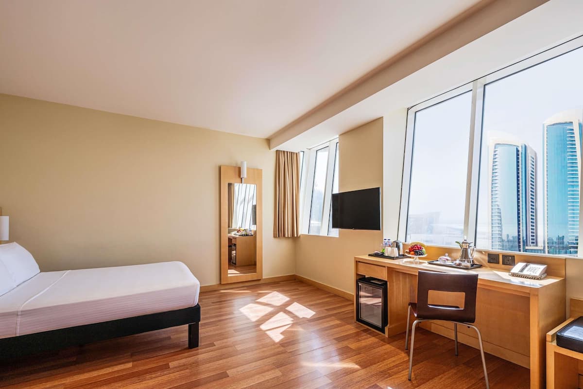 Premium bedding, minibar, in-room safe, desk