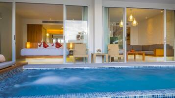 Suite Pool Access | Minibar, caja fuerte, escritorio y espacio para trabajar con un portátil