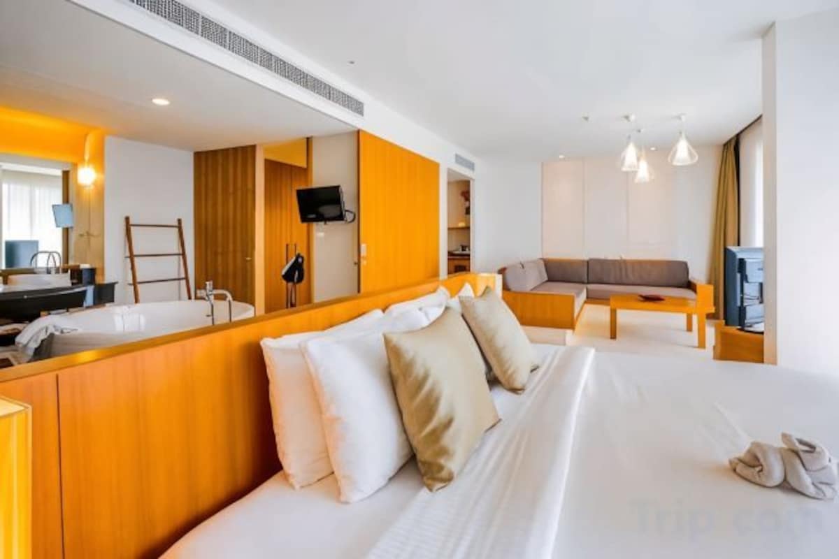 Frigobar, cofres nos quartos, escrivaninha