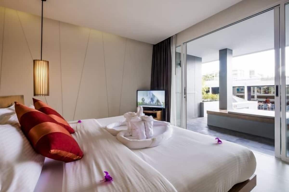 Minibar, két bảo mật tại phòng, bàn