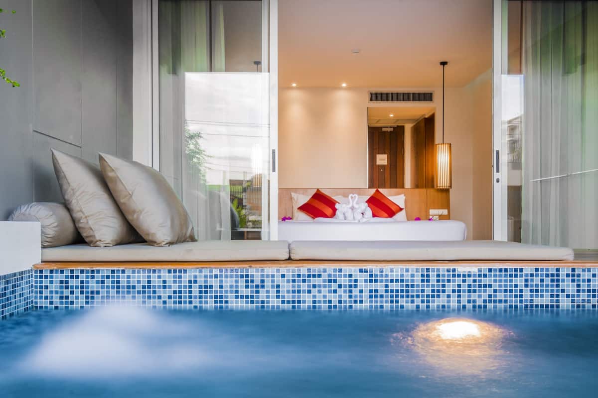 Deluxe Pool Access | Minibar, két bảo mật tại phòng, bàn