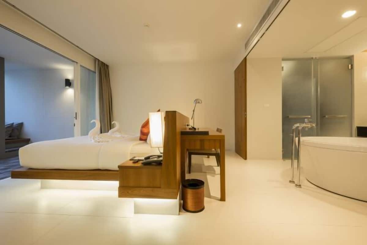 Minibar, két bảo mật tại phòng, bàn
