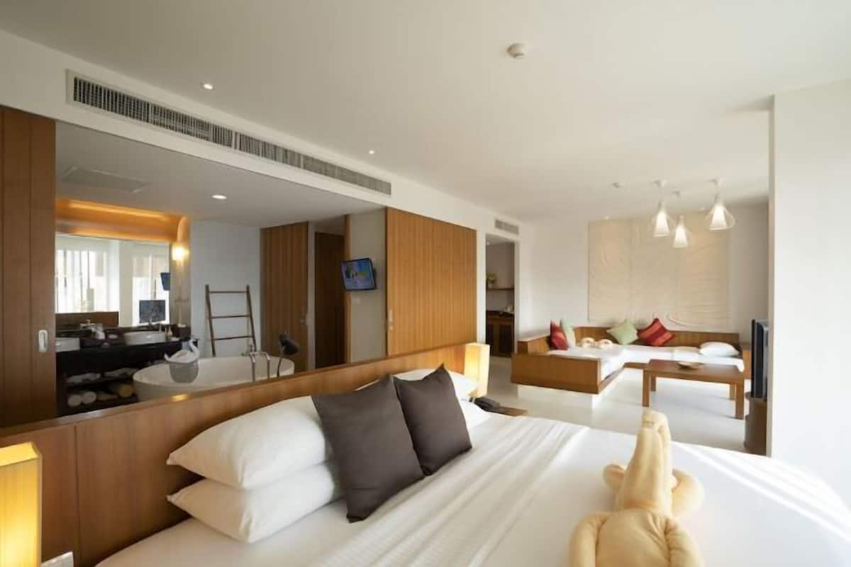 Minibar, két bảo mật tại phòng, bàn