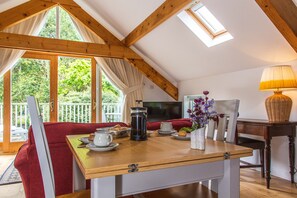 Studio, Ensuite (The Loft-2 Bedroom Annexe) | Dining - Cherryhill Lodge (Newcastle)