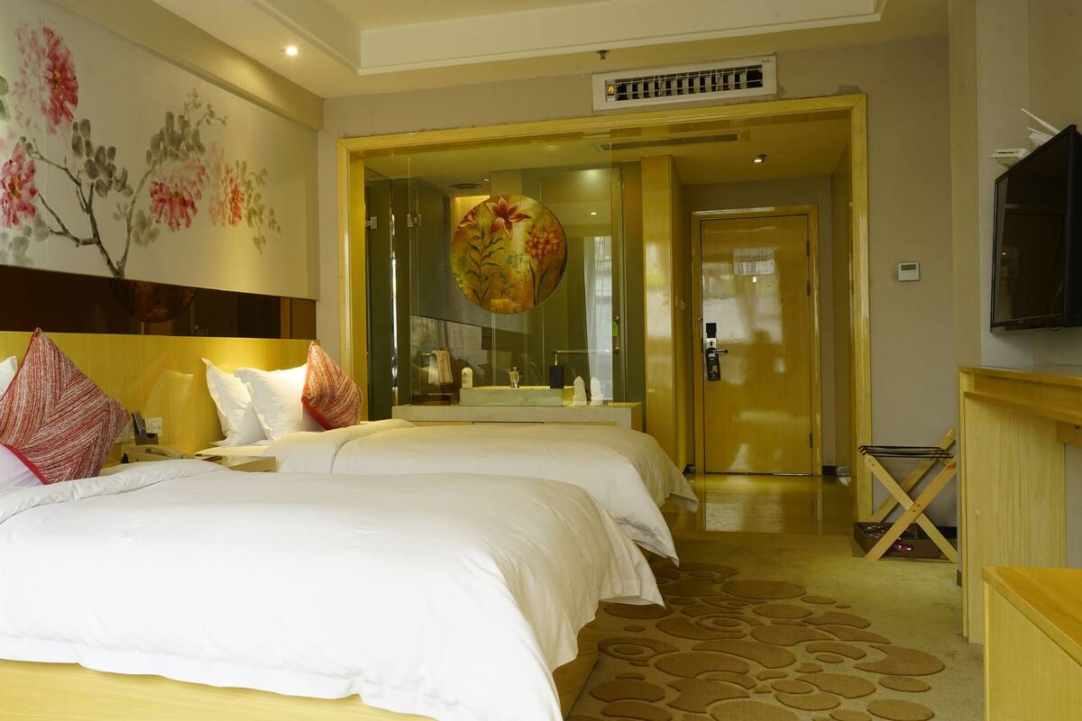 Deluxe Twin Room | Premium bedding, down duvets, pillow-top beds, minibar
