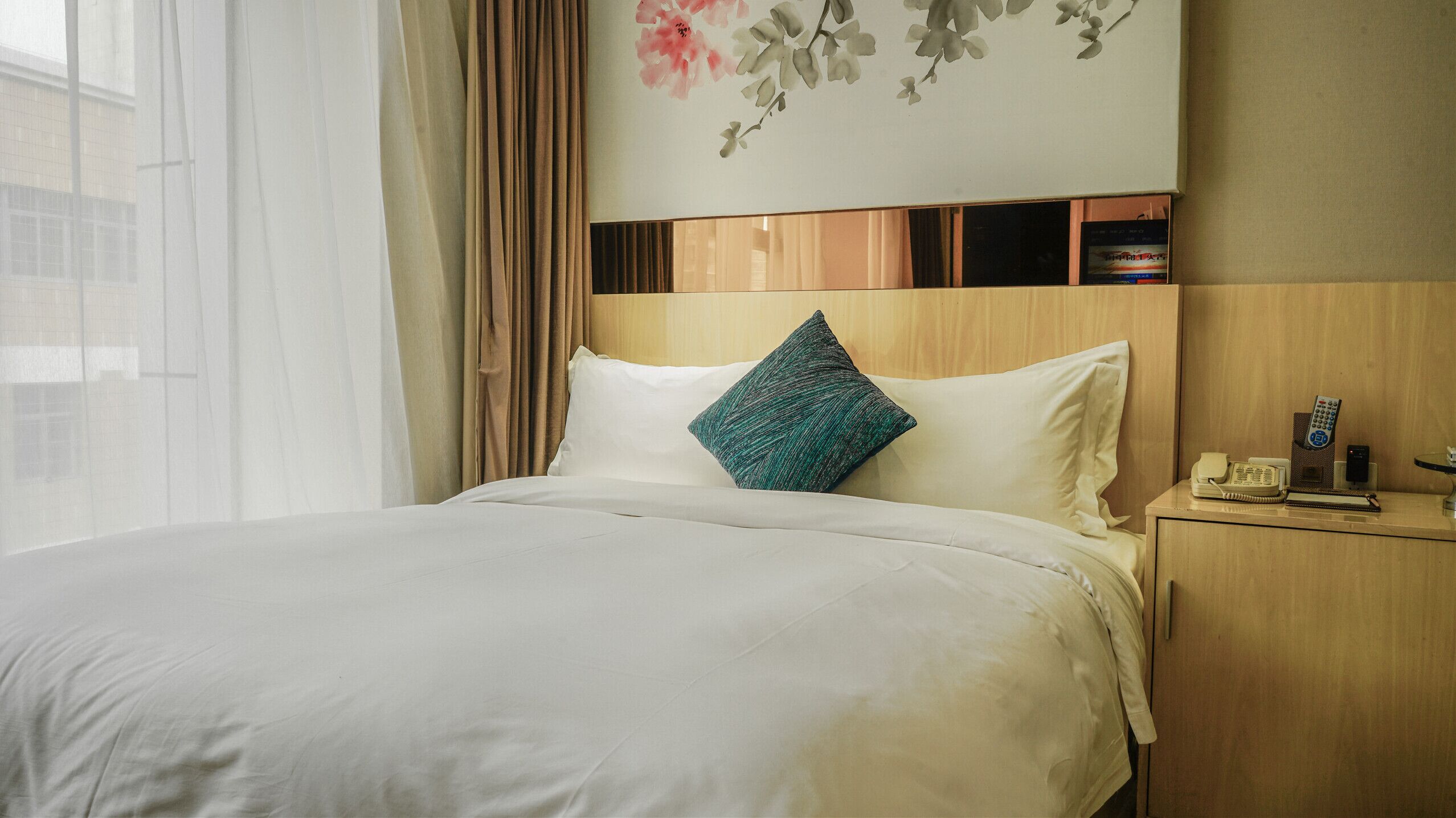 Premium bedding, down duvets, pillow-top beds, minibar