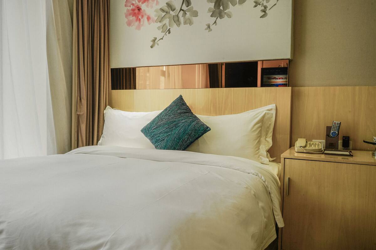 Premium bedding, down duvets, pillow-top beds, minibar