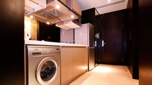Standard Room, 1 King Bed, Ocean View | Private kitchenette - Qingdao Tujia Sweetome Vacation Rentals (Nalu Bay) (Qingdao)