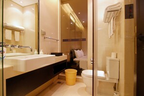 Rainfall showerhead, free toiletries, hair dryer, slippers